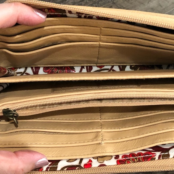❤️Gigi Hill Rita Wallet. Tons of space and slot to keep organized - Picture 8 of 13